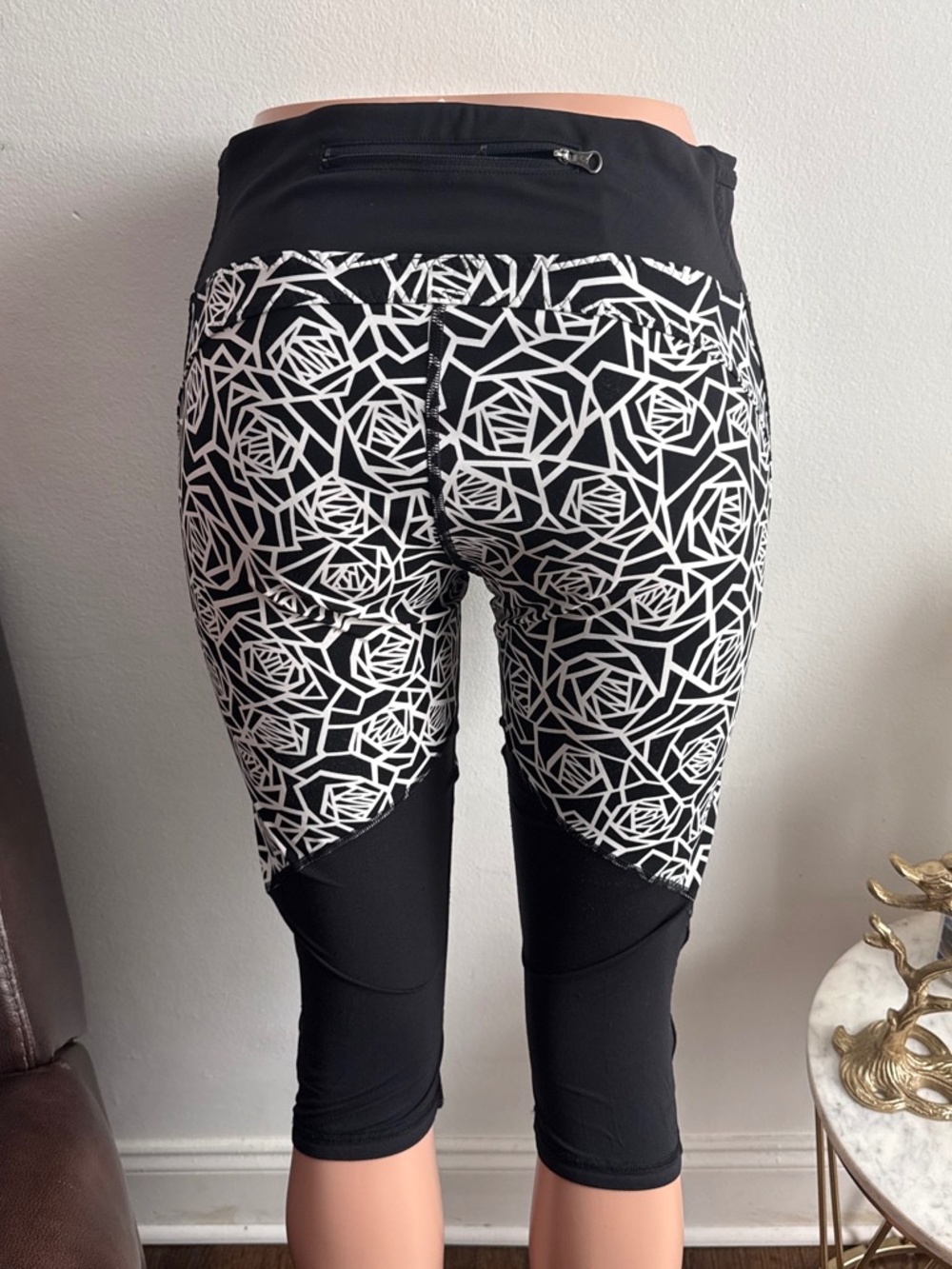 Lululemon - Picture 2 of 4